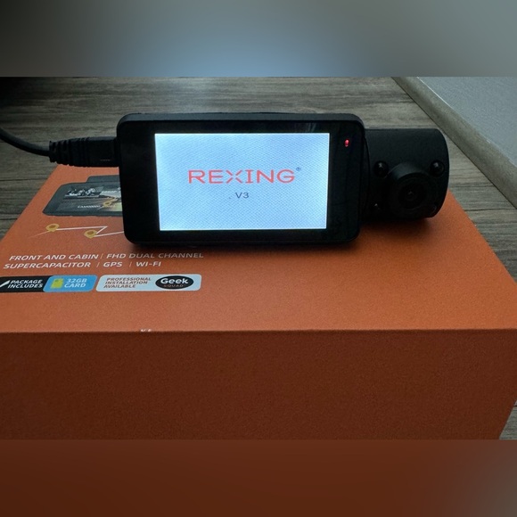 Rexing | V3 Plus Front and Cabin Dash Cam with Built-in GPS Wi-Fi - Picture 5 of 13